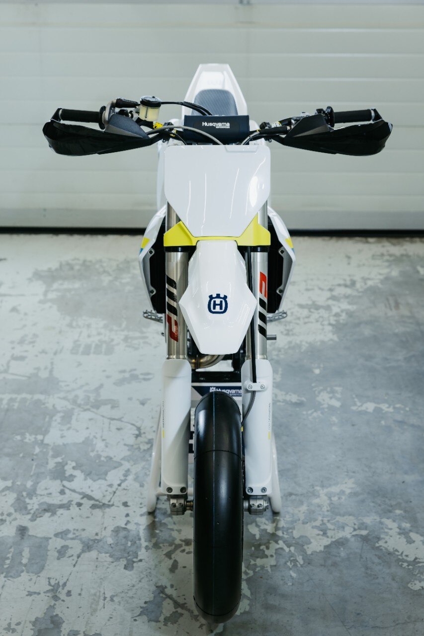 Husqvarna presenta la FS 450 2025